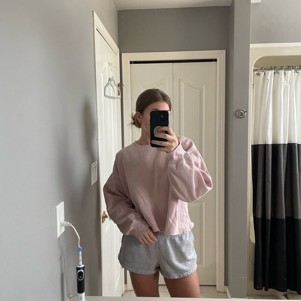 Cropped aritzia tna sweater !!